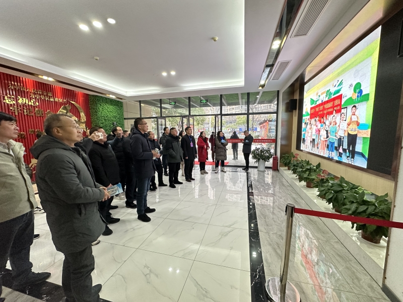 图2现场观摩“三好”家庭bbin体育共同体.jpg